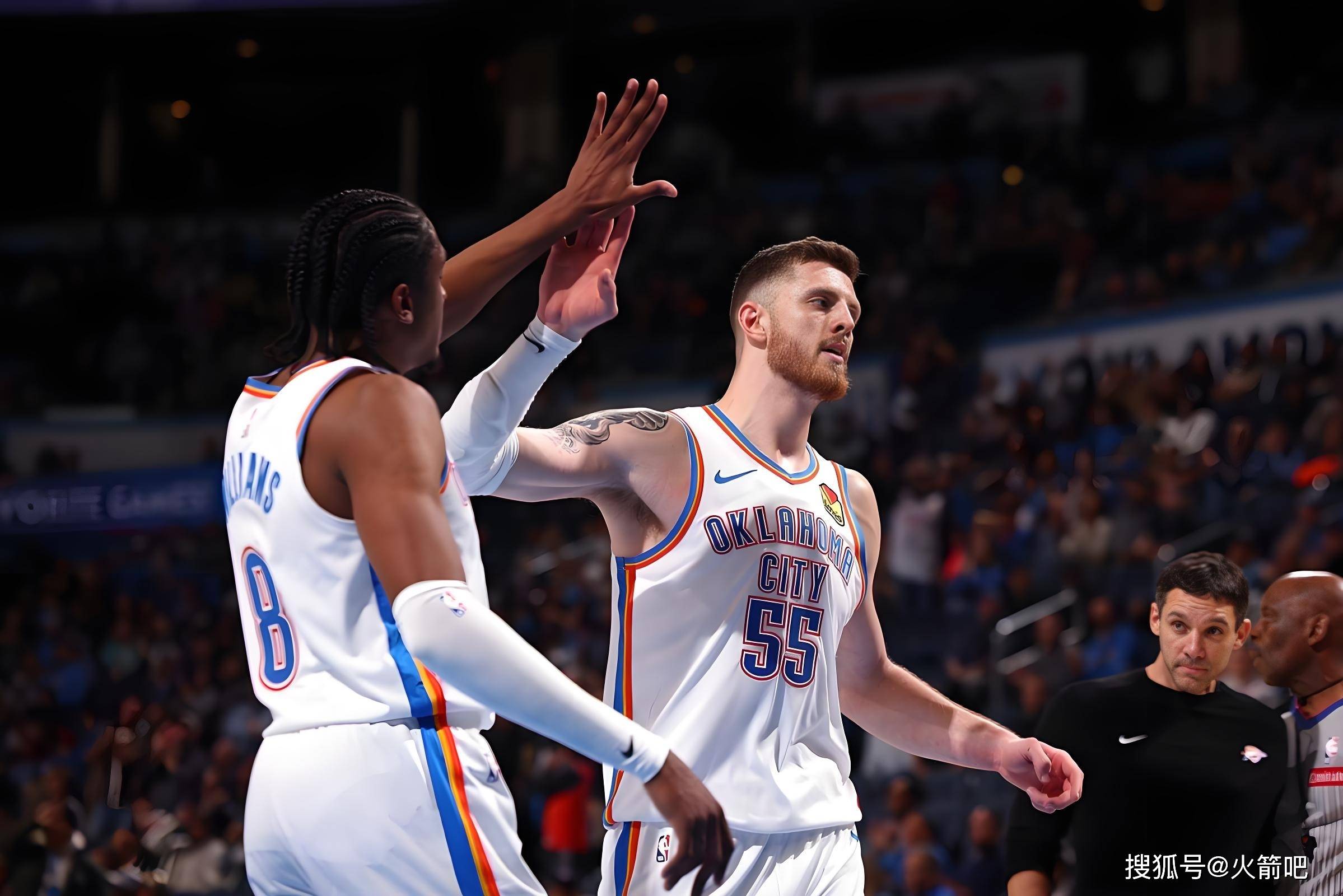 皇家社会训练开放日，今晚主帅复盘引欢呼，NBA季后赛在即，年轻球员得到机会的简单介绍